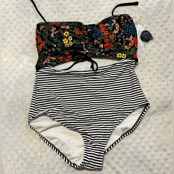 Time and Tru Women's Mint To Be Bandeau One Piece Swimsuit Large BNWT - Picture 2 of 4